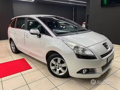 Gebraucht Peugeot 5008 115 PS (84 kW) 2012 Weiß Van / Kleinbus