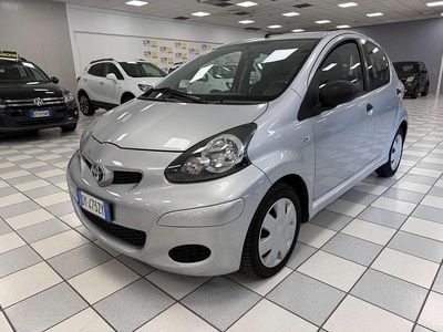 Usata Toyota Aygo 68 CV (50 kW) 2009 Argento Utilitaria