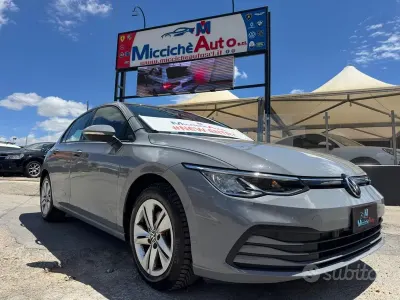 Używany VW Golf VII Life 150 KM (110 kW) 2020 Szary Sedan/Limuzyna