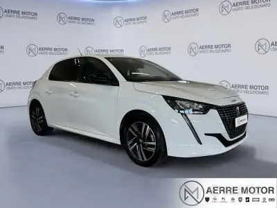 Begagnad Peugeot 208 Allure 101 HK (74 kW) 2022 Vit Halvkombi