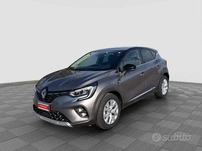 Usata Renault Captur Zen 100 CV (73 kW) 2021 Grigio SUV