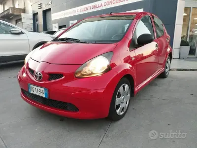Second-hand Toyota Aygo 68 CP (50 kW) 2008 Roșu Hatchback