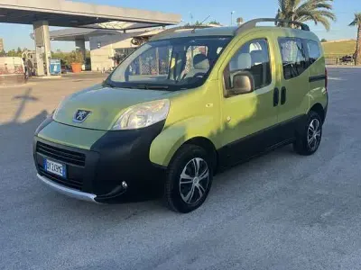 Usata Peugeot Bipper 68 CV (50 kW) 2009 Oro Monovolume