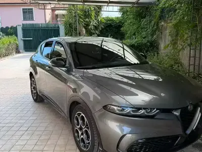 Usata Alfa Romeo Tonale 131 CV (96 kW) 2024 Grigio SUV