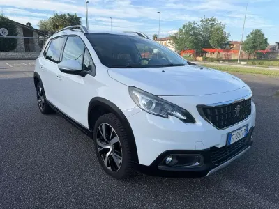 Usata Peugeot 2008 Allure 99 CV (72 kW) 2016 Bianco SUV
