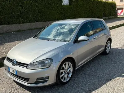 Usata VW Golf VII Highline 110 CV (80 kW) 2015 Berlina