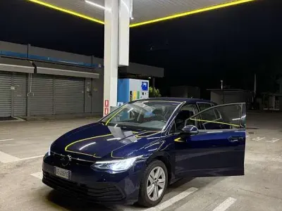 Usata VW Golf VIII Life 110 CV (80 kW) 2021 Berlina