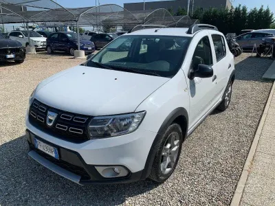 Usata Dacia Sandero Lauréate 90 CV (66 kW) 2017 Bianco Berlina