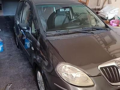 Usata Lancia Musa 70 CV (51 kW) 2009 Grigio Monovolume