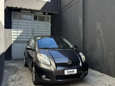 Usata Toyota Yaris Luxury 69 CV (50 kW) 2010 Beige Utilitaria