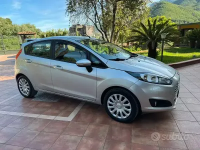 Usata Ford Fiesta 75 CV (55 kW) 2013 Grigio Berlina