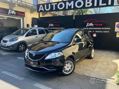 Begagnad Lancia Ypsilon Platinum 69 HK (50 kW) 2017 Svart Halvkombi