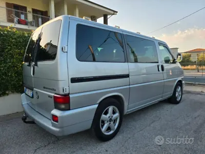Usata VW Caravelle 151 CV (111 kW) 2001 Grigio Furgone