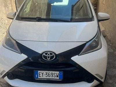 Usata Toyota Aygo 69 CV (50 kW) 2015 Bianco Utilitaria