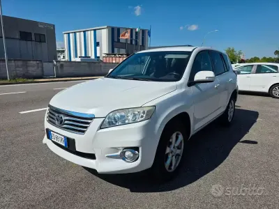 Usata Toyota RAV4 150 CV (110 kW) 2010 Bianco SUV