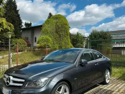 Usata Mercedes C220 AMG 170 CV (125 kW) 2011 Grigio Coupé