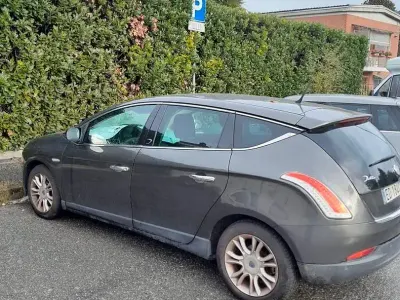 Usata Lancia Delta 120 CV (88 kW) 2010 Grigio Utilitaria