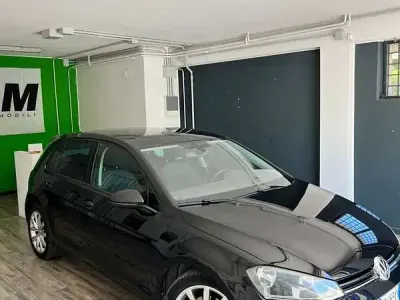 Usata VW Golf VII Highline 105 CV (77 kW) 2014 Berlina