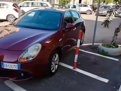 Usata Alfa Romeo Giulietta Distinctive 105 CV (77 kW) 2011 Rosso Utilitaria