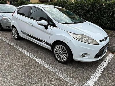 Usata Ford Fiesta Titanium 90 CV (66 kW) 2009 Bianco Utilitaria