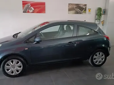 Begagnad Opel Corsa Club 80 HK (58 kW) 2010 Blå Halvkombi