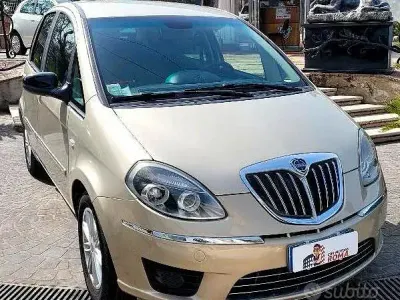 Usata Lancia Musa 95 CV (69 kW) 2012 Beige Monovolume