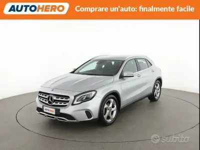 Usata Mercedes GLA180 122 CV (89 kW) 2019 Grigio SUV
