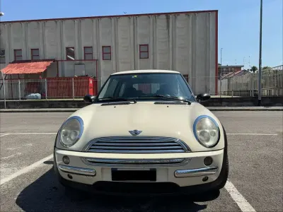 Usata Mini ONE 90 CV (66 kW) 2004 Beige Utilitaria