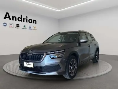Occasion Skoda Kamiq ScoutLine 110 ch (80 kW) 2022 Gris SUV