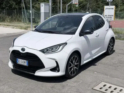 Usata Toyota Yaris Hybrid Lounge 92 CV (67 kW) 2021 Utilitaria