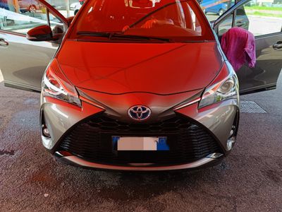 usata Toyota Yaris Hybrid 1.5 bitone grigio