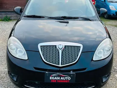 Usado Lancia Ypsilon Platinum 69 HP (50 kW) 2011 Preto Citadino