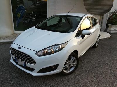 Usata Ford Fiesta 75 CV (55 kW) 2016 Bianco pastello Utilitaria