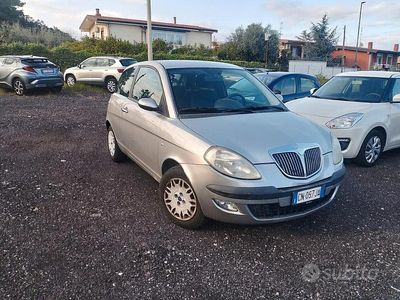 Usata Lancia Ypsilon 60 CV (44 kW) 2004 Grigio Utilitaria