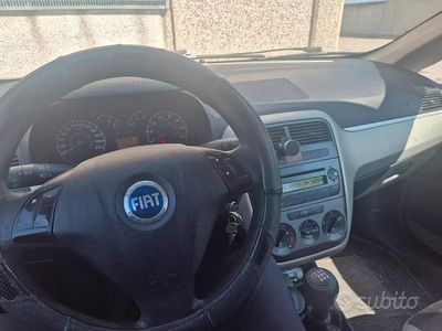 Usata Fiat Grande Punto 75 CV (55 kW) 2006 Grigio Utilitaria