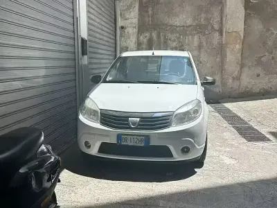 Usata Dacia Sandero 75 CV (55 kW) 2009 Bianco Berlina
