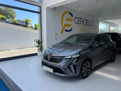 Usata Renault Clio Techno 90 CV (66 kW) 2025 Nero metallizzato Utilitaria