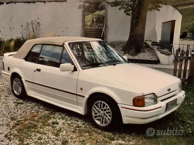 Usata Ford Escort Cabriolet 102 CV (75 kW) 1990 Bianco Cabrio