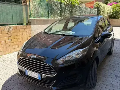 Usata Ford Fiesta 80 CV (58 kW) 2013 Nero Berlina