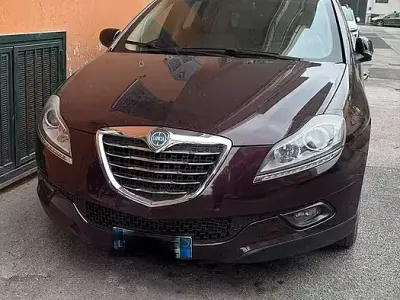 Usata Lancia Delta 120 CV (88 kW) 2011 Utilitaria
