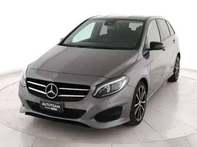 Usata Mercedes B180 Business 109 CV (80 kW) 2018 Grigio metall. Utilitaria
