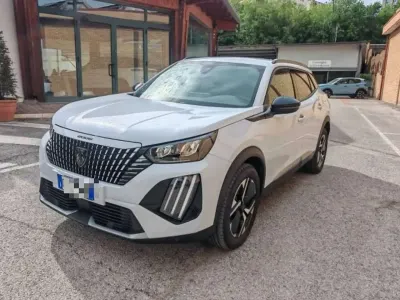Usata Peugeot 2008 Allure 99 CV (72 kW) 2025 Bianco SUV