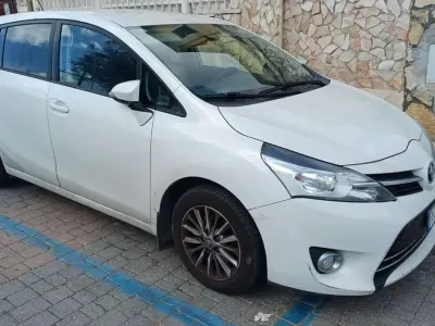 Usata Toyota Verso Active 132 CV (97 kW) 2017 Bianco Monovolume