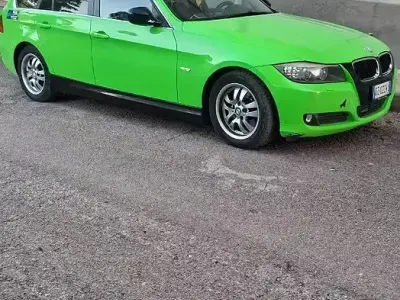 Begagnad BMW 320 177 HK (130 kW) 2009 Grön Kombi