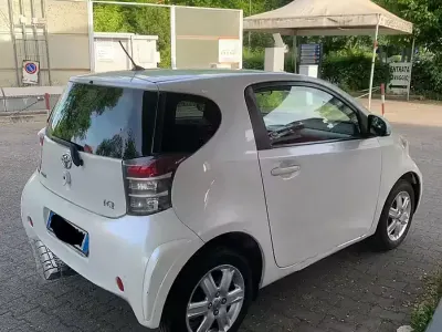 Usata Toyota iQ 68 CV (50 kW) 2009 Bianco Utilitaria