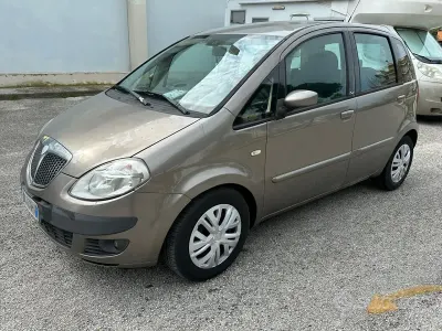 Usata Lancia Musa 90 CV (66 kW) 2007 Giallo Monovolume