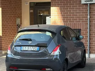 Usata Lancia Ypsilon 69 CV (50 kW) 2015 Verde Utilitaria