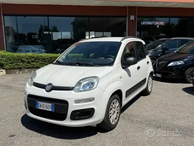 Usata Fiat Panda Lounge 69 CV (50 kW) 2012 Bianco Utilitaria