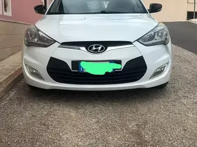 Usata Hyundai Veloster 140 CV (102 kW) 2013 Bianco Utilitaria
