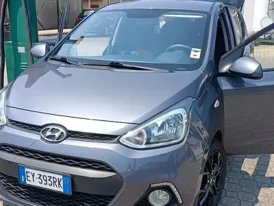 Usata Hyundai i10 69 CV (50 kW) 2015 Grigio Utilitaria
